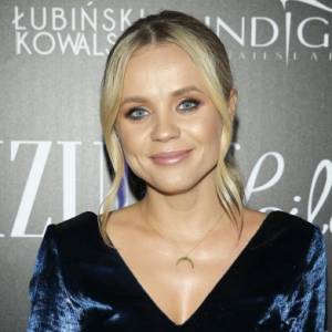 Anna Skura nago w pościeli! Te widoki zapierają dech w piersiach [WIDEO]