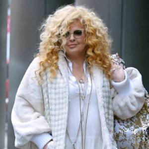 Magda Gessler opublikowała rodzinne zdjęcia. Fani zachwyceni: "10 lat młodziej w takich włosach"                        