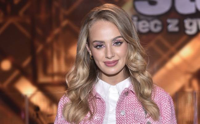 Wiktoria Gąsiewska w kusym topie. Pod spodem nie ma nic więcej. Tak wygląda o poranku [WIDEO]