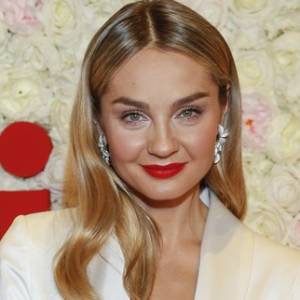 Małgorzata Socha zachwyciła figurą po trzech ciążach. Aktorka odsłoniła płaski brzuch                                                 