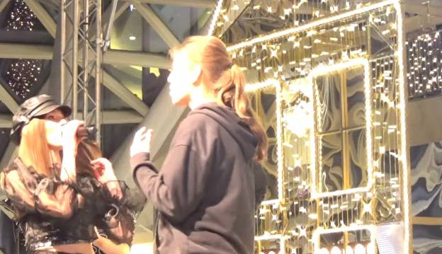 Roksana Węgiel zaprosiła na scenę jedną z fanek! Spełniła jej marzenie [WIDEO]