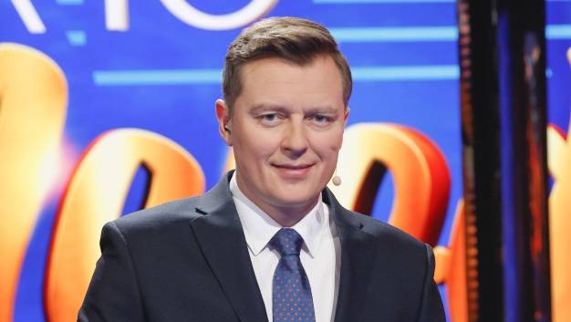 Rafał Brzozowski z noworodkiem na rękach. "Nasza dziewczynka skradła serca" [FOTO]