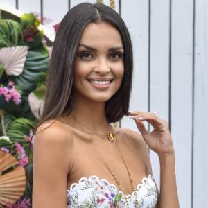 Klaudia El Dursi kusi w pościeli. Zmysłowe ujęcie prosto z łóżka! "Najpiękniejsza prowadząca ever" [FOTO]