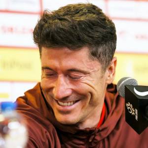 Robert Lewandowski jest "Żugajką"? To pytanie i reakcję piłkarza internauci zapamiętają na długo! [WIDEO]
