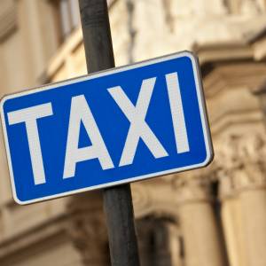 Zaskakujący finał kursu taksówką. Mężczyzna nie trafił do domu, ale do policyjnego aresztu