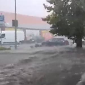 Gorzów Wielkopolski. Silna burza nawiedziła miasto. Padł rekord opadów! [FILMY]