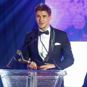 Mikołaj Roznerski dostał Telekamerę. Na scenie w romantyczny sposób zwrócił się do Adriany Kalskiej