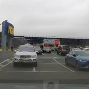 Zaparkowała samochód na trzech miejscach. Doprowadziła do awantury. Nagranie obiegło sieć [WIDEO]