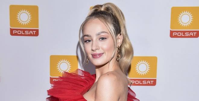 Wiktoria Gąsiewska w bikini. Aktorka odsłania ciało w "zabójczym" słońcu Afryki