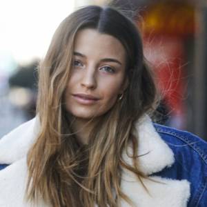 Julia Wieniawa rozgrzewa sieć. Kusy strój podkreślił zgrabną figurę aktorki. "Pięknie wyglądasz" [ZDJĘCIE]