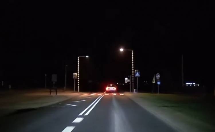 Absurdalna sytuacja na drodze! Kierowca nie wyrobił się na zakrętach.. dwa razy [WIDEO]