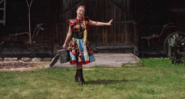 Cleo w nowym utworze wraca do słowiańskich klimatów. "Dom" dedykuje zmarłej babci