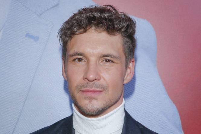 Tak Mikołaj Roznerski wyglądał dekadę temu. Internauci są zgodni: "Starszy o niebo lepszy" [FOTO]