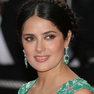 Salma Hayek prezentuje apetyczne kształty w stroju kąpielowym. Trudno oderwać wzrok [FOTO]