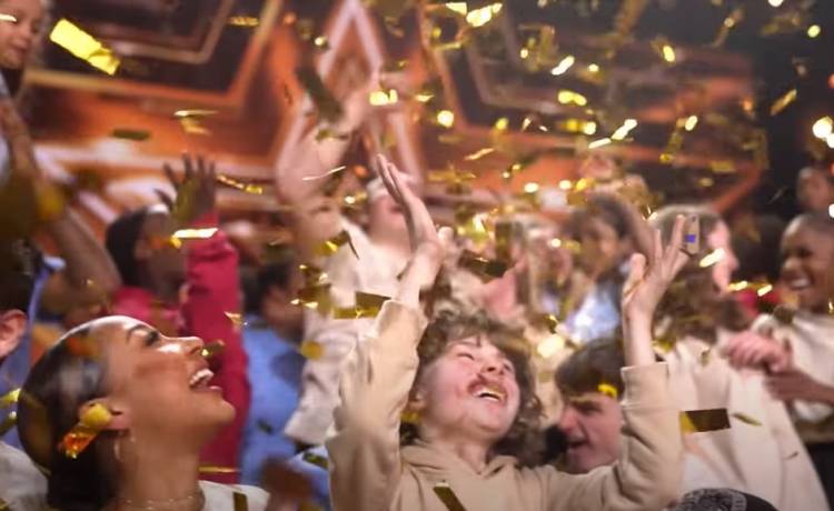 Ten występ doprowadził jurorów do łez! Członkowie Chickenshed zgarnęli "złoty przycisk" [WIDEO]