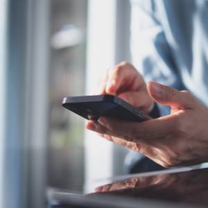 Włączasz tryb cichy w telefonie? Badacze wiedzą, co to o tobie mówi!