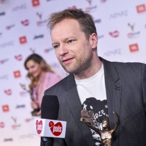 Maciej Stuhr opublikował drastyczne zdjęcie. Aktor został pobity?! "Dranie! Kto ci to zrobił?"