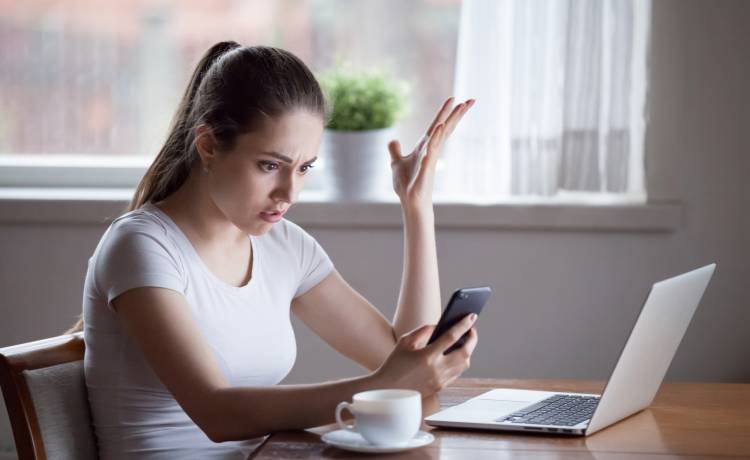 Internauci otrzymują tajemniczą wiadomość od Facebooka. To oszustwo!