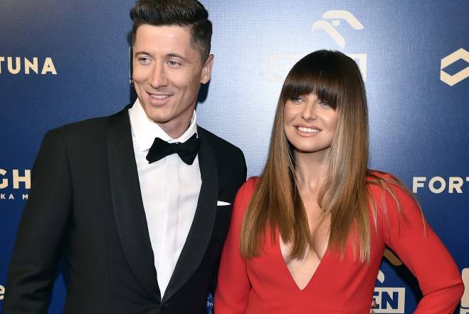 Radość i wzruszenie Anny Lewandowskiej. Tak zareagowała na wieść, że jej mąż jest najlepszym piłkarzem na świecie! [WIDEO]