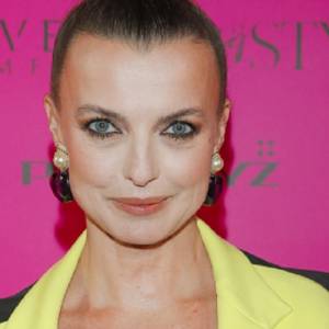 Katarzyna Sokołowska zrzuciła ubrania przed obiektywem. Internauci porównali ją do ikonicznej modelki [FOTO]  