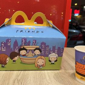 Gratka dla fanów! Kubki FRIENDS w McDonald’s