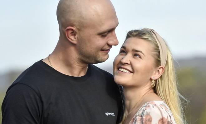 "Rolnik szuka żony". Valentyn pokazał prywatne zdjęcie z Klaudią. W opisie mowa o "wspólnej drodze życia"