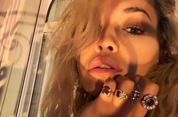 Rita Ora dodała gorące kadry z Ibizy! Zbyt małe bikini hitem sezonu?