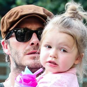 Jedyna córka Beckhamów to już duża dziewczyna. Tak wygląda dziś Harper Beckham [FOTO]