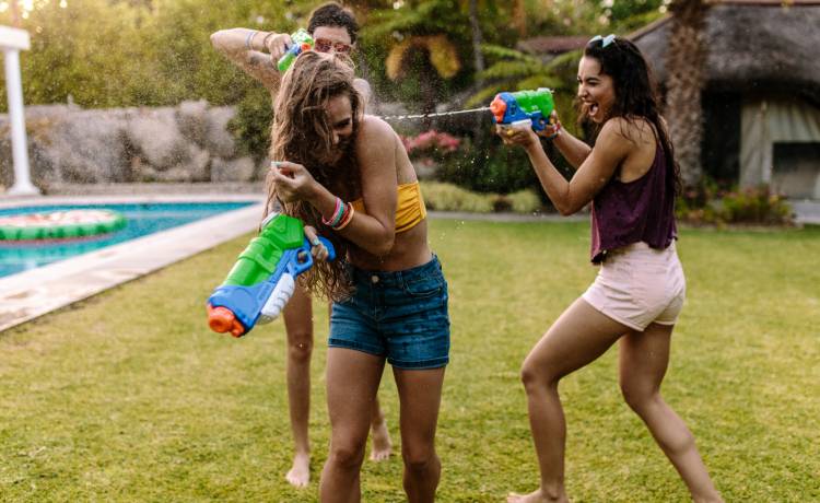 Lany poniedziałek. Skąd wziął się zwyczaj oblewania wodą?