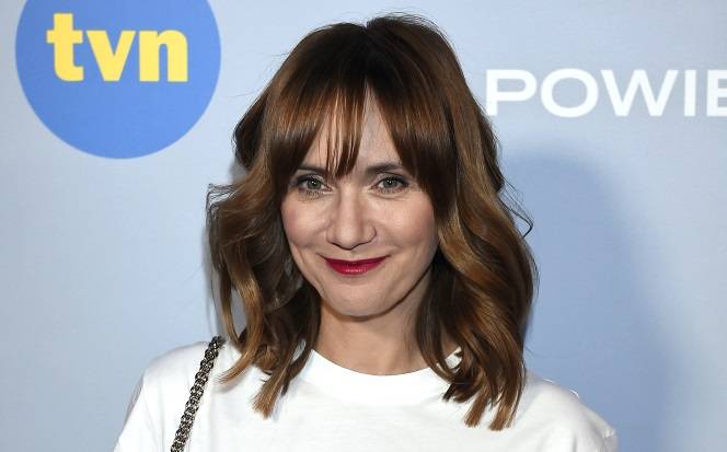 Lucy z "Rancza" kusi nad basenem. Ilona Ostrowska w bikini wygląda jak bogini [FOTO]