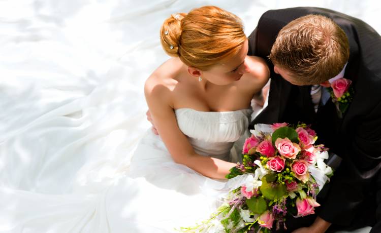 Oburzający taniec panny młodej na weselu. "Pomyliła imprezy" [WIDEO]