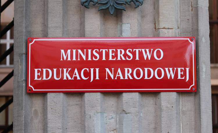 Czy pełnoletni uczeń może sam usprawiedliwić nieobecność?, fot. Albert Zawada/PAP