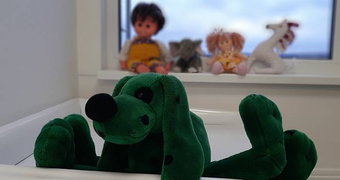 Superbohaterowie myją okna w szpitalu dziecięcym: "Świetnie, że w taki sposób możemy choć trochę urozmaicić im pobyt w szpitalu"