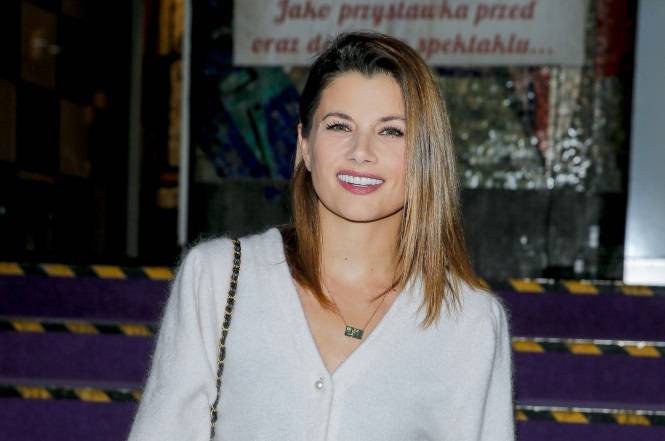 Agnieszka Sienkiewicz odsłania ciało wśród spienionych fal! Wakacyjne zdjęcie przykuwa uwagę. „Przepiękne” [FOTO]