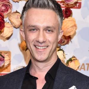 Łukasz Płoszajski ma syna! Aktor "Pierwszej Miłości" wrzucił do sieci zdjęcie z dzieckiem