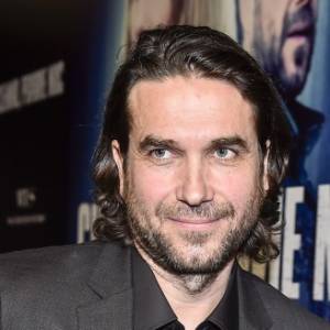 Marcin Dorociński odsłonił tors na czerwonym dywanie! Jego stylizacja przejdzie do historii: "Moda była zawsze moją mocną stroną" [FOTO]