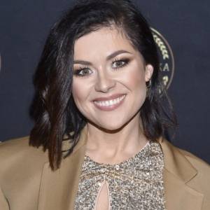 Cichopek wyleguje się w spienionych falach niemal nago. "Rozpalasz zmysły dziewczyno" [FOTO]