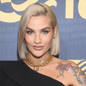 Karolina Gilon szaleje na plaży, odsłaniając wytatuowane ciało. Skąpy strój odsłonił naprawę sporo!