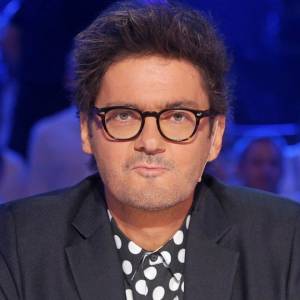 Kuba Wojewódzki w „gustownym gajerku”. Dziennikarz pokazał, jak wyglądał 20 lat temu!