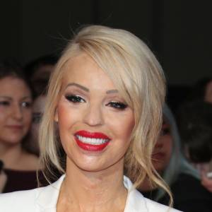 Została oblana kwasem z zazdrości. Przeszła dziesiątki operacji, miałą dziurę w oku