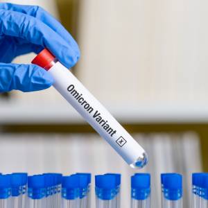 Coraz więcej obaw... Jak bardzo zakaźny jest wariant Omikron? Komentarz Andrusiewicza