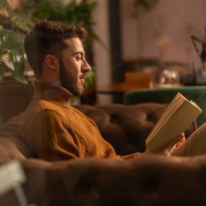 Quiz: Znasz klasykę literatury? Sprawdź, czy rozpoznasz autorów kultowych powieści!