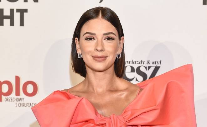 Pokazała ekskluzywny dom. Klaudia Halejcio tańcuje po stole z mopem [WIDEO]