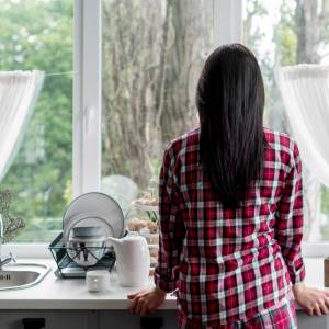 Firany do kuchni – jak wybrać idealne dekoracje okienne?