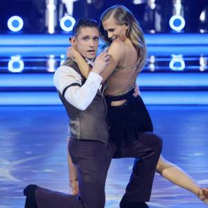 Agnieszka Kaczorowska w zmysłowej sesji z Filipem Gurłaczem. Internauci zachwyceni 