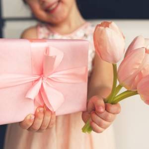 Życzenia na Dzień Matki 2024. Wzruszające wierszyki i krótkie, śmieszne rymowanki dla mam 