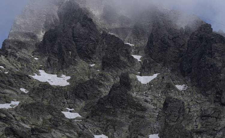 Poszedł w Wysokie Tatry z dużą lodówką na plecach! A Wy narzekaliście kiedyś, że macie zbyt ciężki plecak? [FOTO]