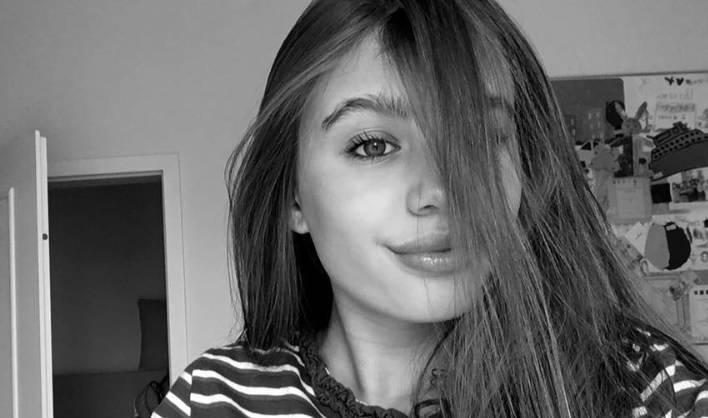 Oliwia Bieniuk pochwaliła się zdjęciem z Opener'a. Postawiła na kolorową stylizację 