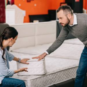 Co odróżnia materace z pianki od tradycyjnych materacy sprężynowych?