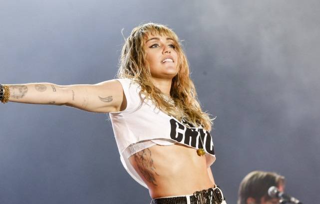 Miley Cyrus pokazała wszystko! Nie ma sobie praktycznie nic [18+]